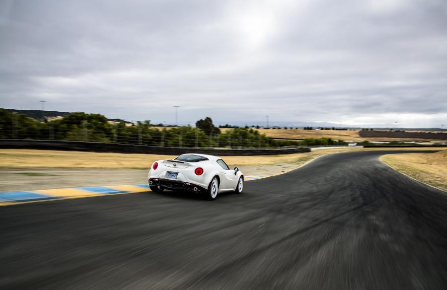  Alfa Romeo 4C Launch Edition (960) 2015 года  (NA) (фото 17 из 44)